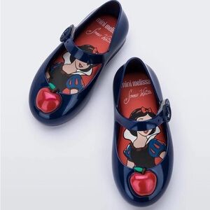 Snow White Mini Melissa sweet love